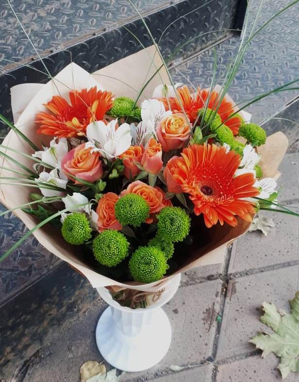 Букет цветов из: Герберы, Хризантемы, Альстромерии и Розы в Краснохолмский