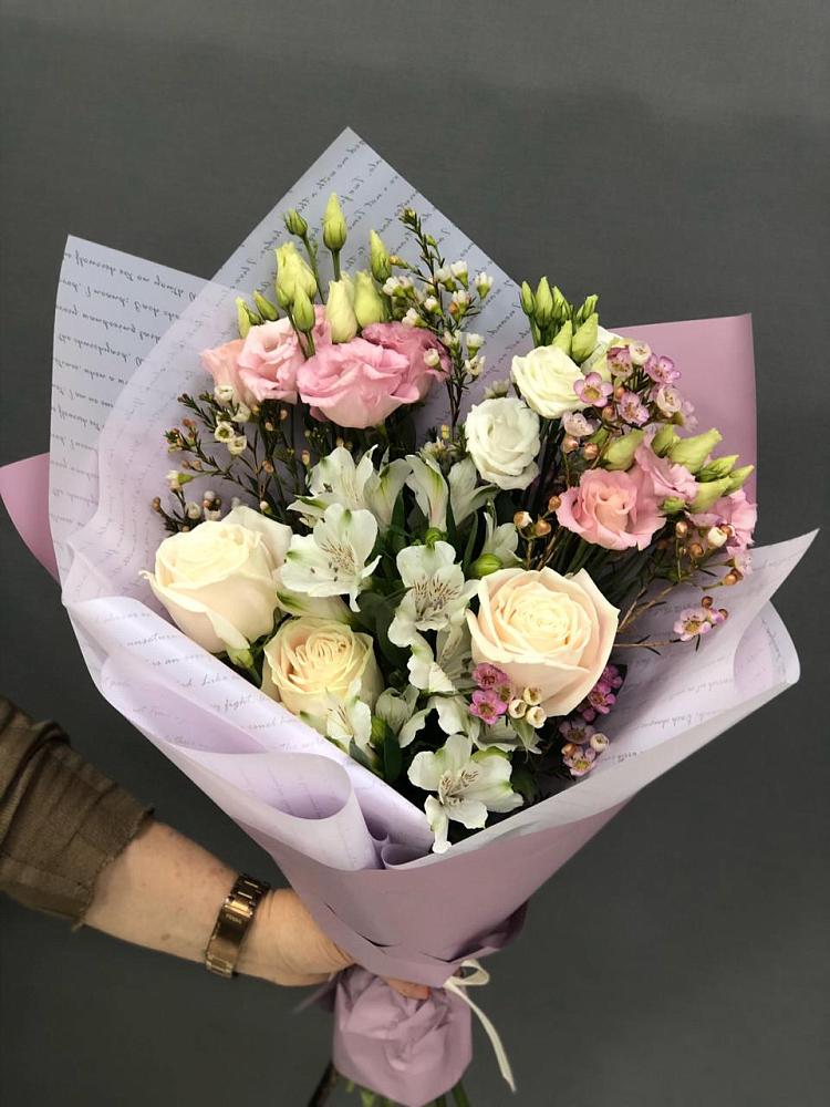 Букет цветов из: Альстромерии, Розы и Лизиантусы в Краснохолмский