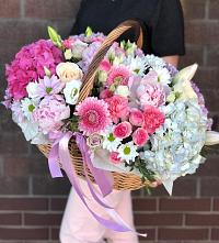 Цветочная композиция из Розы, Хризантемы, Пионы и Лизиантусы в корзине #REPLACE_PRED# Краснохолмский