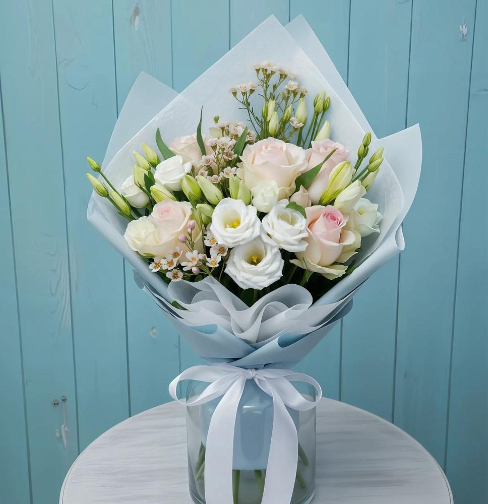 Букет цветов из: Розы и Лизиантусы в Краснохолмский