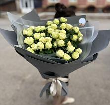 Букет Белые кустовые розы Солинеро в Краснохолмский