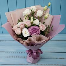 Букет цветов из:  Розы и Лизиантусы в Краснохолмский