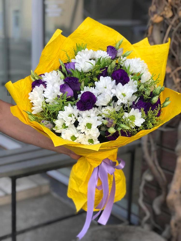 Букет цветов из: Ирисы, Хризантемы и Ромашки в Краснохолмский