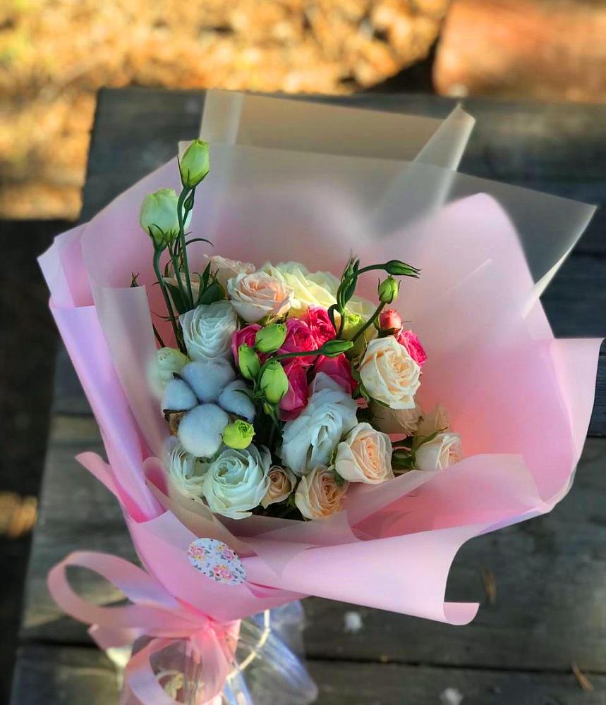 Букет цветов из: Розы и Лизиантусы в Краснохолмский