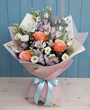 Букет цветов из:  Лизиантусы, Розы, Альстромерии и Гипсофила в Краснохолмский