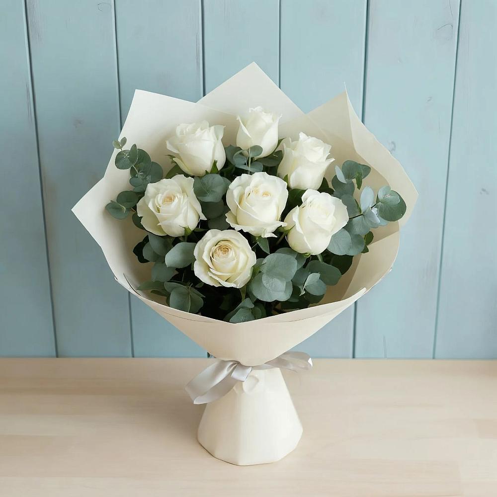 Букет Белые розы в Эвкалипте в Краснохолмский