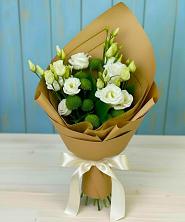 Букет цветов из:  Хризантемы и Лизиантусы в Краснохолмский