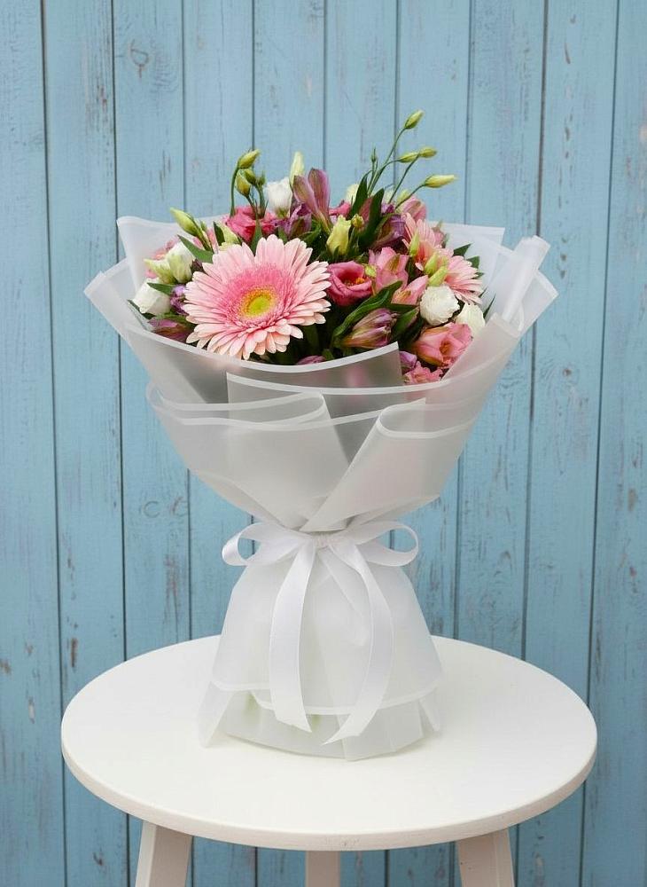 Букет цветов из: Герберы, Альстромерии и Лизиантусы в Краснохолмский