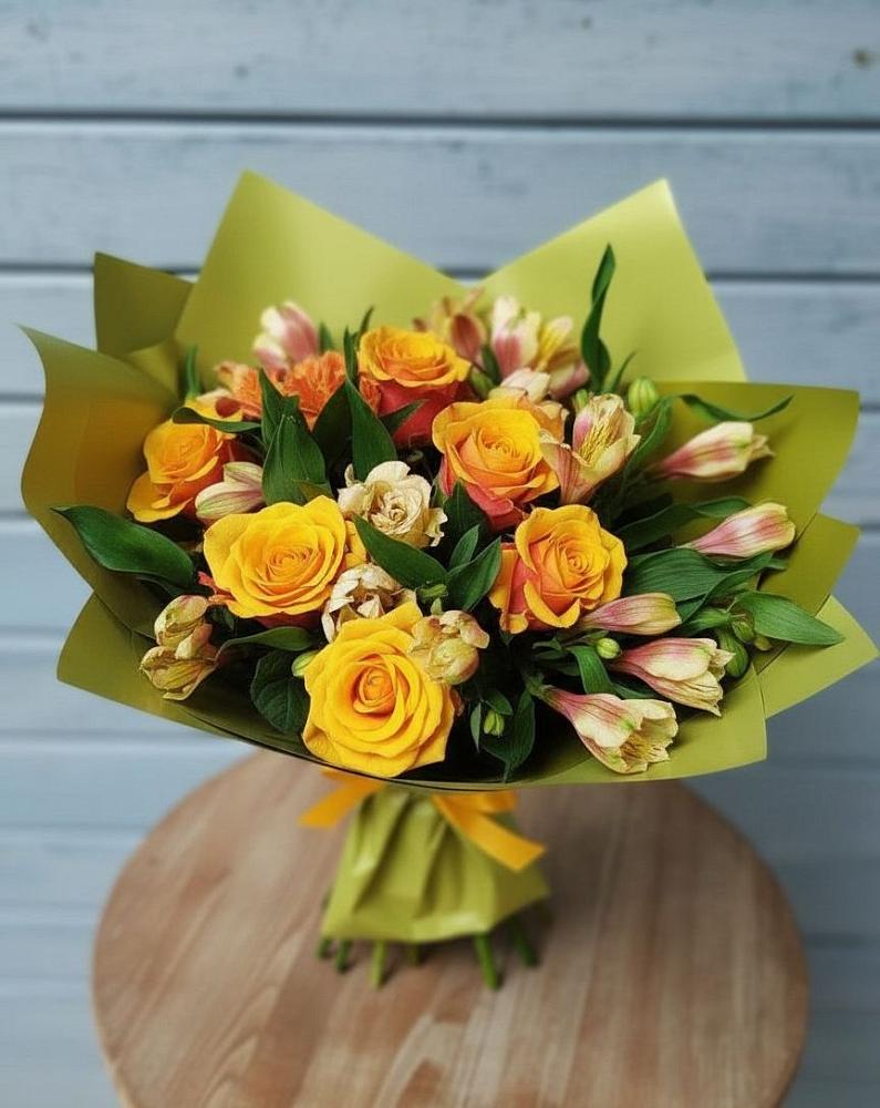 Букет цветов из: Альстромерии и Розы в Краснохолмский