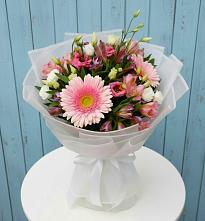 Букет цветов из:  Герберы, Альстромерии и Лизиантусы в Краснохолмский
