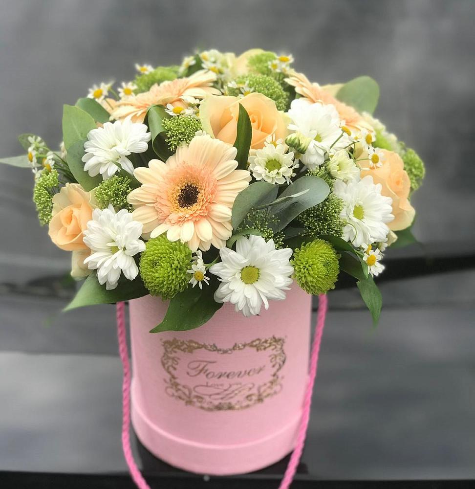 Цветочная композиция из Розы, Герберы и Хризантемы в шляпной коробке в Краснохолмский