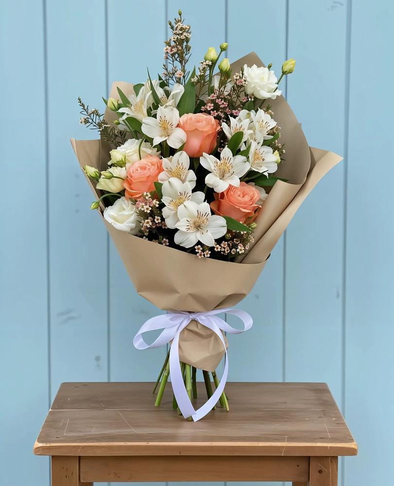 Букет цветов из: Альстромерии, Лизиантусы, Розы и Хризантемы в Краснохолмский