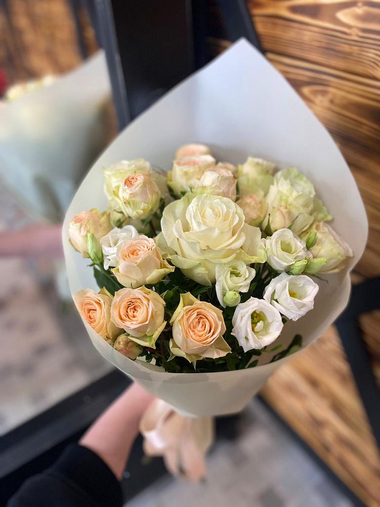 Букет цветов из: Розы и Лизиантусы в Краснохолмский