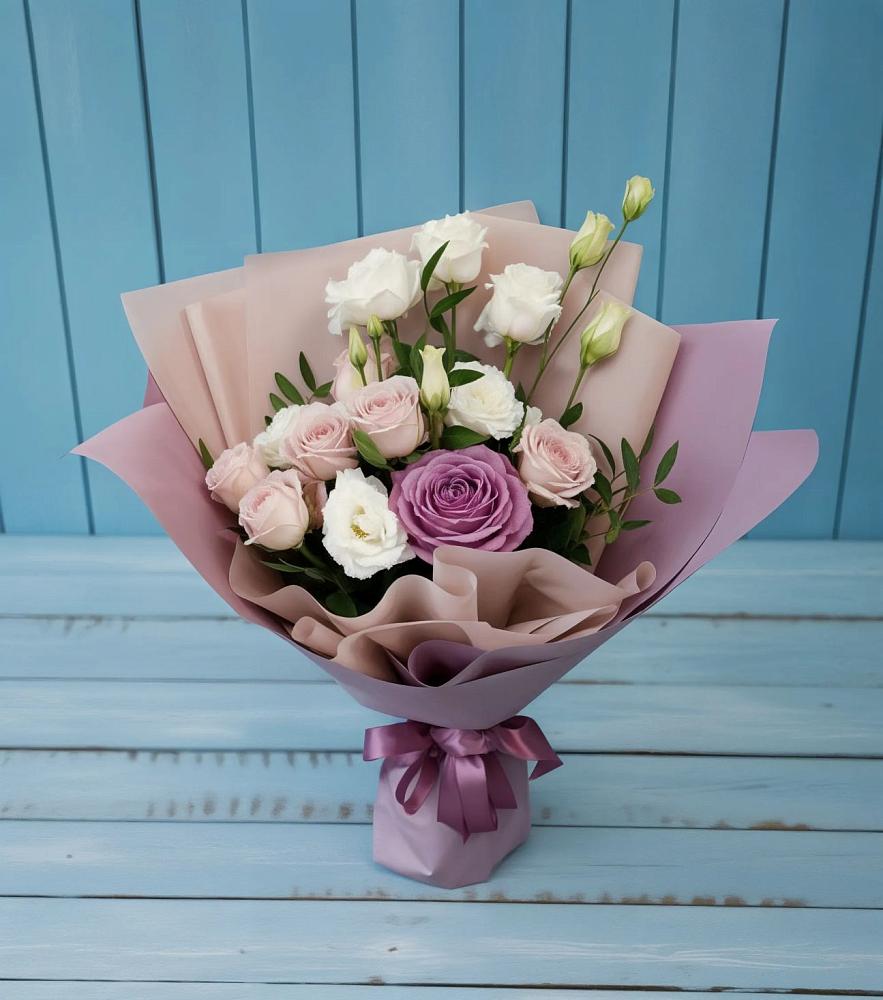 Букет цветов из: Розы и Лизиантусы в Краснохолмский